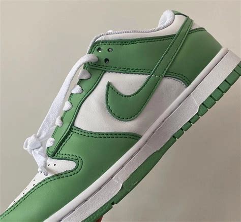 nike dunks glow green